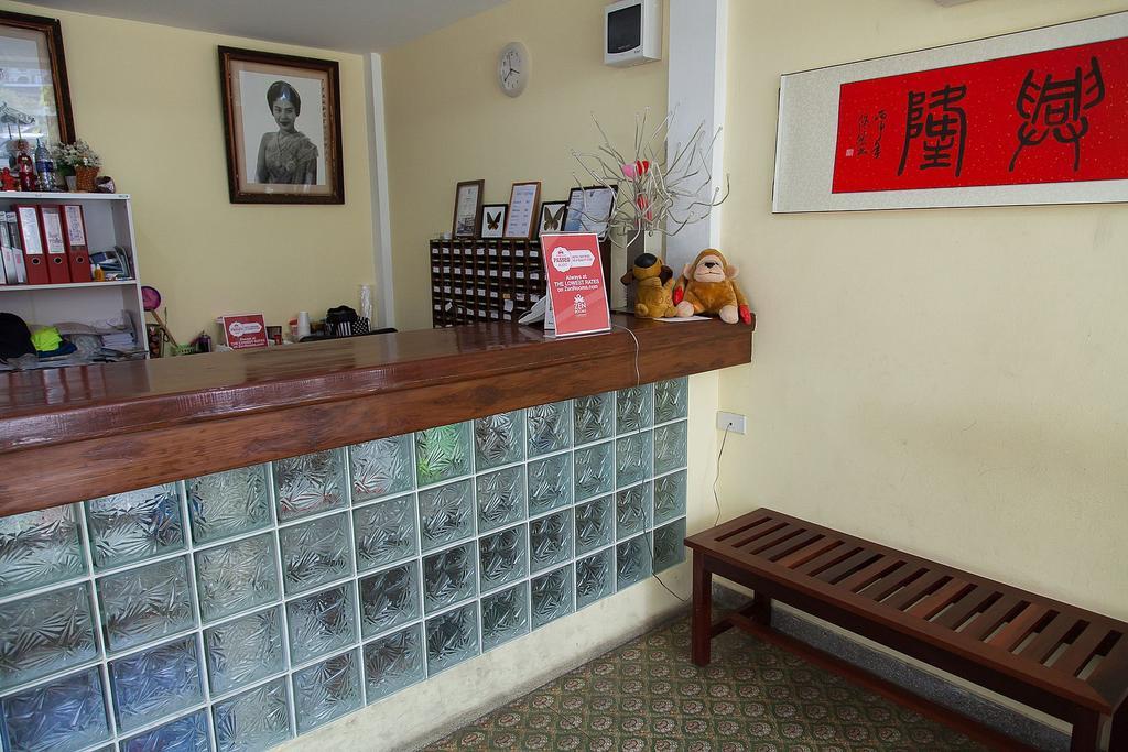 Zen Rooms Siripong Road Банкок Екстериор снимка